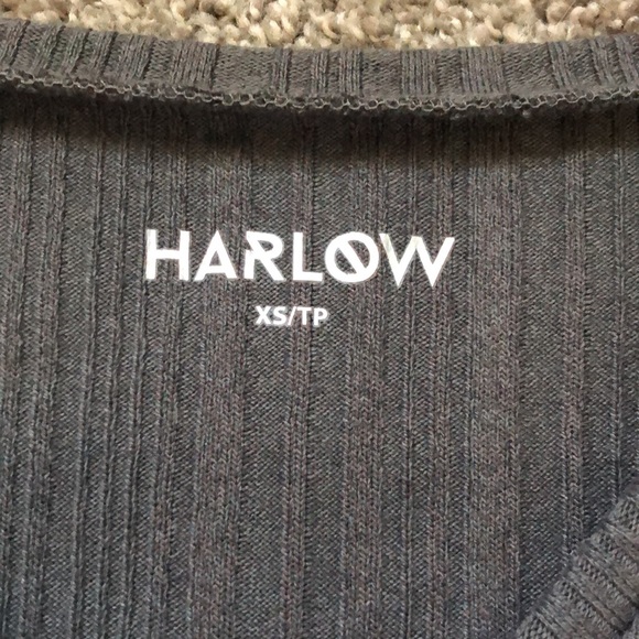 Form fitted grey long sleeve , kinda cropped style (depending on torso length) - Picture 2 of 2